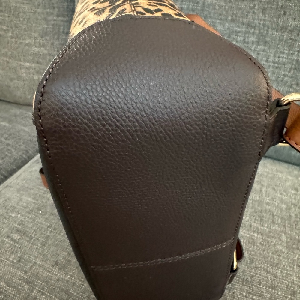Cole Haan Stylish Leather Black and Tan Tote Bag - Picture 6 of 12